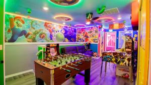 Amazing House w Pvt Pool and Game Room