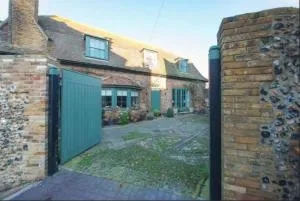 Coastal Cottage Escape - Ramsgate