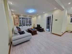 4 bedroom detach house in Cheadle Hulme - 奇德尔
