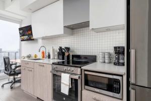 Sunset View Studio by Eaton Centre
