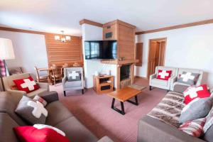 Le Grand Ours - Ski in ski out 4 bed chalet, Arc 1950