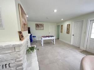 Weeki Wachee Retreat Canal home with hot tub kayaks canoe and boat with trolling motor included