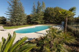 Rouleraventoux, Gîte sportif avec piscine, sauna, salle de sport, jardin - 3hvězdičkové hotely ve městě Mormoiron