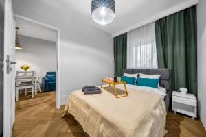 Warsaw Airport Apt - Parking & Terrace - by Rentujemy