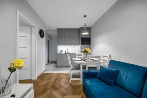 Warsaw Airport Apt - Parking & Terrace - by Rentujemy