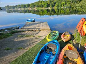 Castaways Cottage on Croton Pond #2