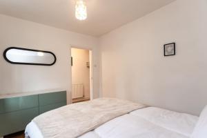 Green Road, Long Stay Disc, Parking, Sleeps 7, 3 Bedrooms