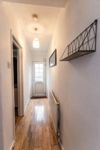 Green Road, Long Stay Disc, Parking, Sleeps 7, 3 Bedrooms