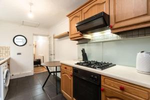 Green Road, Long Stay Disc, Parking, Sleeps 7, 3 Bedrooms