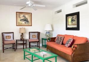 Queen Room - Top Floor room in South Beach Place - Vero Beach