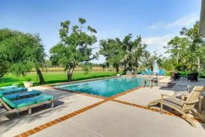 Pool, Dock and Tennis Court Home in Bay St Louis! - 皮卡尤恩