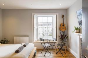 Stylish Flat on Beautiful Clifton Street Parking