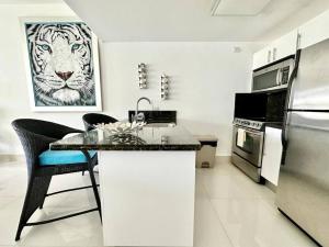 Luxury 1 Bedroom with Seaview Seawinds