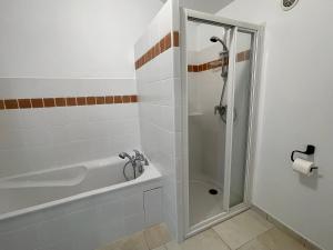 Maisons de vacances Gite D-Amis de Belbouys : photos des chambres