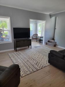 Lake Erie Beach Hutch