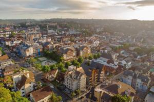 Conforto a 350m da Rua Coberta by Achei Gramado