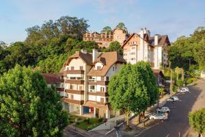 Conforto a 350m da Rua Coberta by Achei Gramado