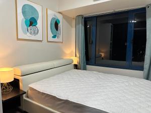 Queen size bed at Air Ayala Ave Makati