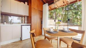 Bangalô Pé na Areia com Piscina MK5729