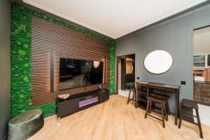 Vibrant Downtown Apartment