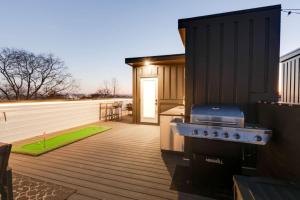 Luxury Home with Stunning Rooftop Views!