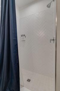 Luxury Home with Stunning Rooftop Views!