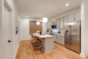 Luxury Home with Stunning Rooftop Views!