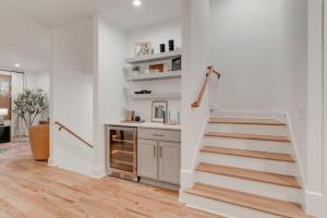 Luxury Home with Stunning Rooftop Views!