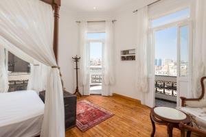 3BR Suliman khan, Downtown Sunny Hideaway Vintage, 7 Balconies