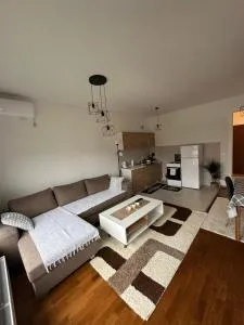 Apartman Diksi sa podzemnom garazom - Lauš