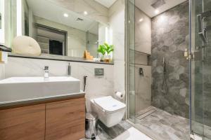 Canal View Studio Downtown - Near Dubai Mall & Burj Khalifa - MAG 318