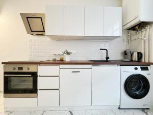 Champagne Haven Elegant Stay in City Center