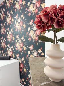 Champagne Haven Elegant Stay in City Center