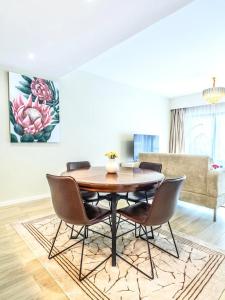 2Bedroom Riverside Square Luxury Apartment