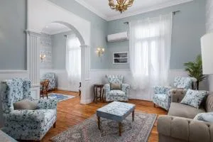 Downtown Sunny Hideaway Vintage, 7 Balconies - Al Azbakīyah