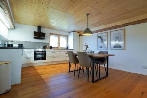 Cozer Living - stilvolles Maisonette Apartment in Meßstetten