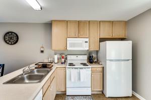 3 Mi to FSU: Townhome w Patio in Tallahassee!