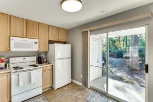 3 Mi to FSU: Townhome w Patio in Tallahassee!