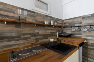 Dreamy Cove, Artistic Hideaway near Floisvos 1BD