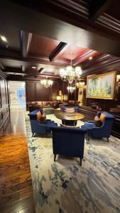 2Bedroom GTC Luxury Apartment top floor views B12802