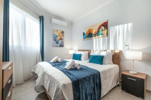 Luxurious & Spacious 2BD Penthouse with Large Terrace & Jacuzzi at The Podium - Yacht Marina Area, Close to Valletta