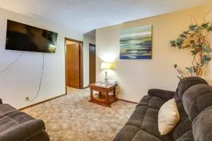 5 Mi to Hutchinson Attractions Cozy Apt - Lyons