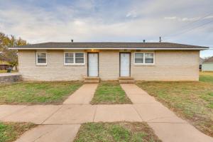 2 Mi to Kansas State Fairgrounds Cozy Apartment!