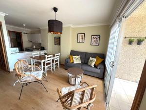 Precioso apartamento frente al mar, parking y club deportivo