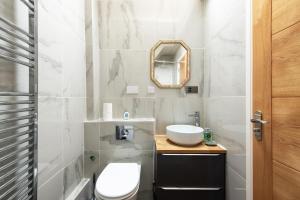 Spacious Cottage 3 Bedrooms with Free Private Parking in a Central Location