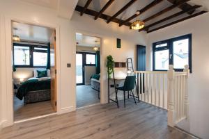 Spacious Cottage 3 Bedrooms with Free Private Parking in a Central Location