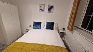 Innsworth Corporate House, Imjin Barracks 2 min, Free Parking for 2 cars