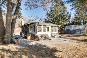 4 Mi to Main Street Riverfront Minnesota Cabin