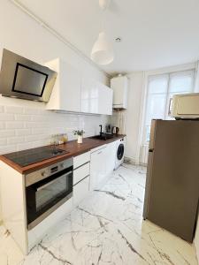 Champagne Haven Elegant Stay in City Center