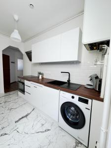 Champagne Haven Elegant Stay in City Center